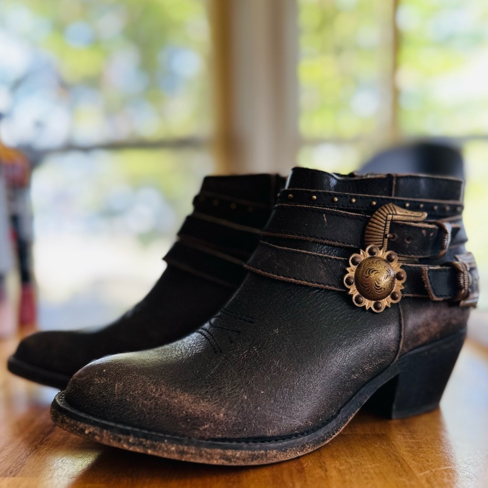 Corral boots size 8.5